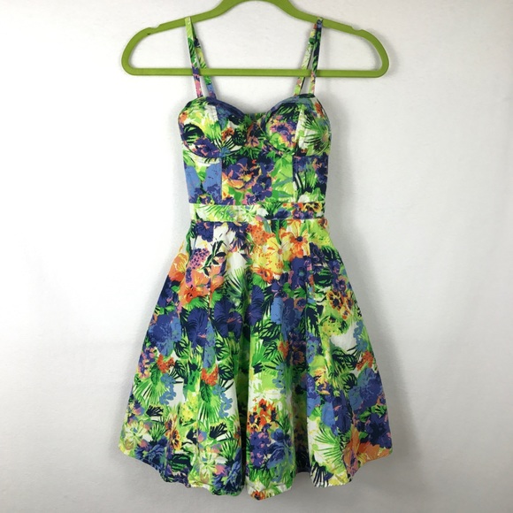 Jessica Simpson Dresses & Skirts - Jessica Simpson floral dress XS open back